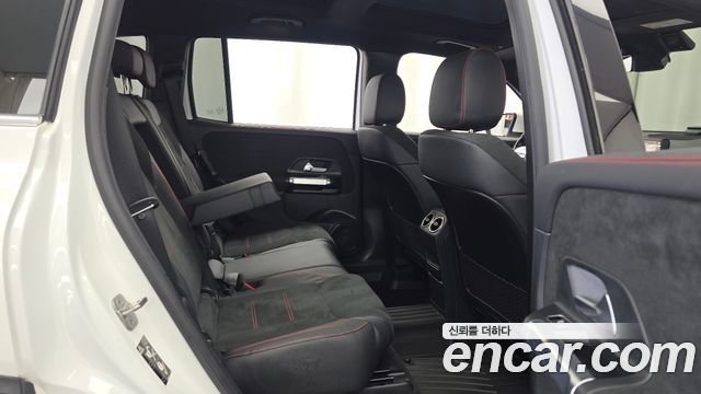 Mercedes-Benz GLB-Class 2023 — photo 18