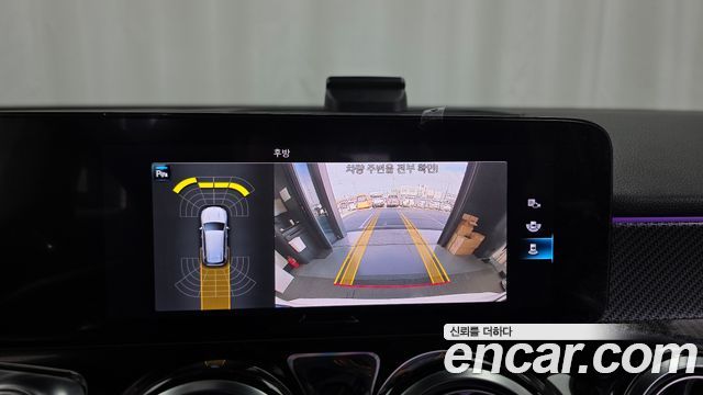 Mercedes-Benz GLB-Class 2023 — photo 21