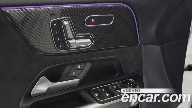 Mercedes-Benz GLB-Class 2023 — photo 24