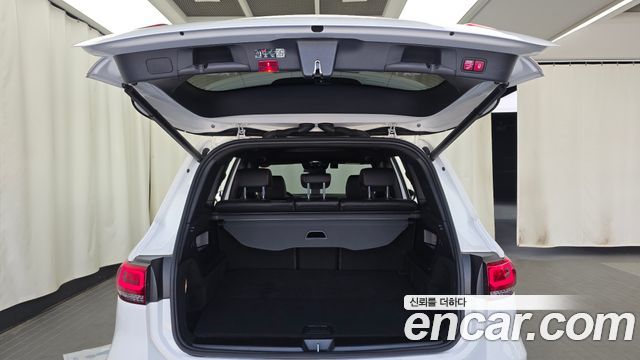 Mercedes-Benz GLB-Class 2023 — photo 26