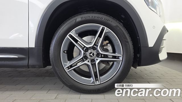 Mercedes-Benz GLB-Class 2023 — photo 7