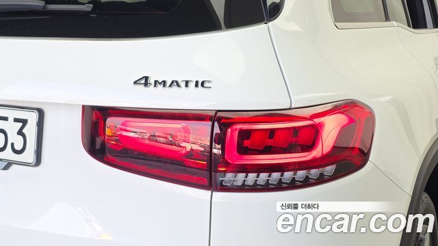 Mercedes-Benz GLB-Class 2023 — photo 9