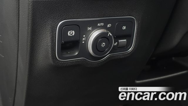 Mercedes-Benz GLB-Class 2023 — photo 29