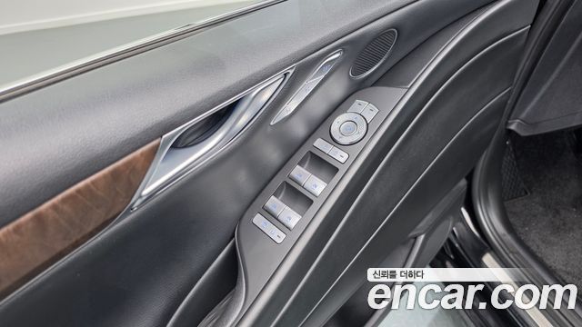 Genesis G80 2022 — photo 28