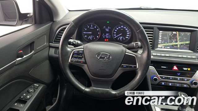 Hyundai AVANTE 2016 — photo 12