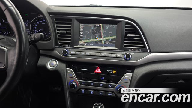 Hyundai AVANTE 2016 — photo 13