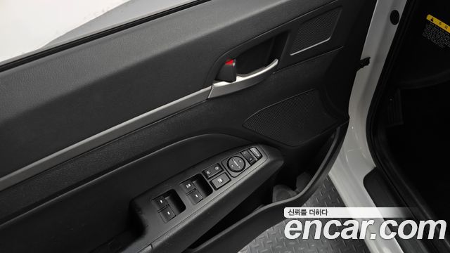 Hyundai AVANTE 2016 — photo 17