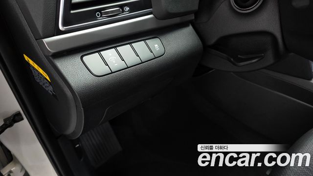 Hyundai AVANTE 2016 — photo 19