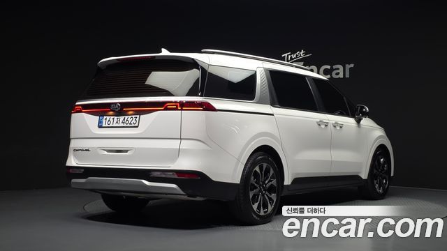 Kia Canival 2021 — photo 2