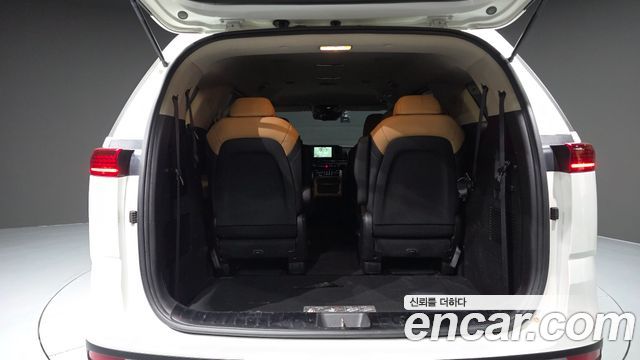 Kia Canival 2021 — photo 26