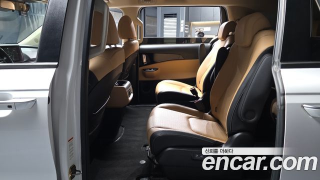 Kia Canival 2021 — photo 16