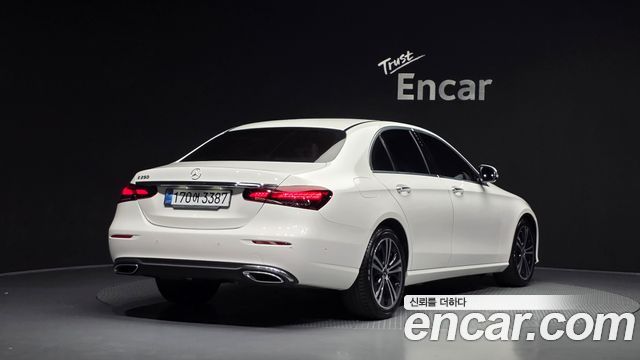 Mercedes-Benz E-Class 2022 — photo 2