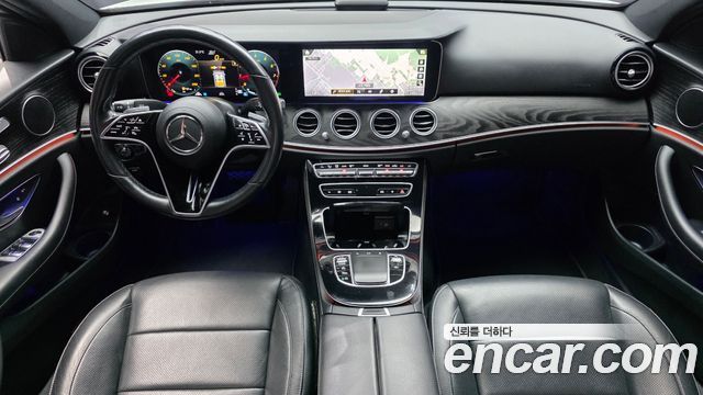 Mercedes-Benz E-Class 2022 — photo 10