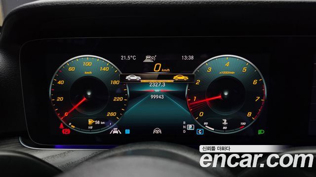 Mercedes-Benz E-Class 2022 — photo 11