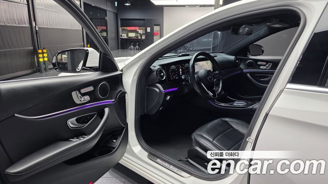 Mercedes-Benz E-Class 2022 — photo 13