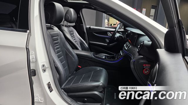 Mercedes-Benz E-Class 2022 — photo 17