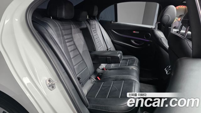 Mercedes-Benz E-Class 2022 — photo 18