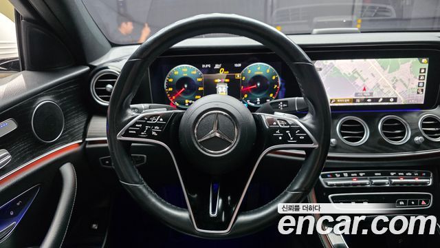 Mercedes-Benz E-Class 2022 — photo 19