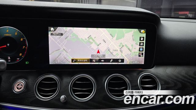 Mercedes-Benz E-Class 2022 — photo 20
