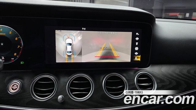 Mercedes-Benz E-Class 2022 — photo 21