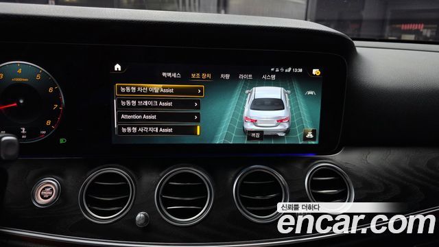 Mercedes-Benz E-Class 2022 — photo 22