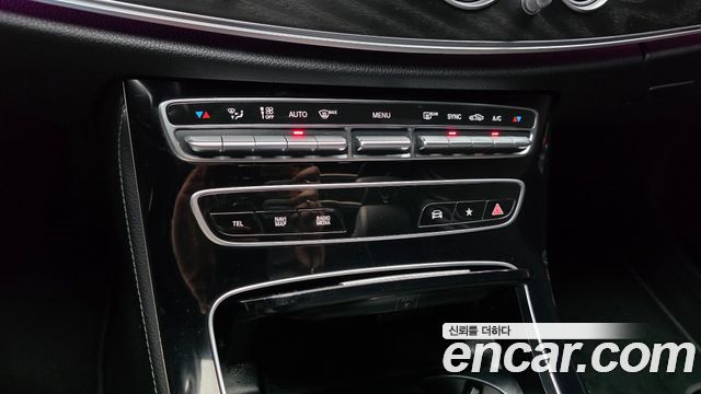Mercedes-Benz E-Class 2022 — photo 23