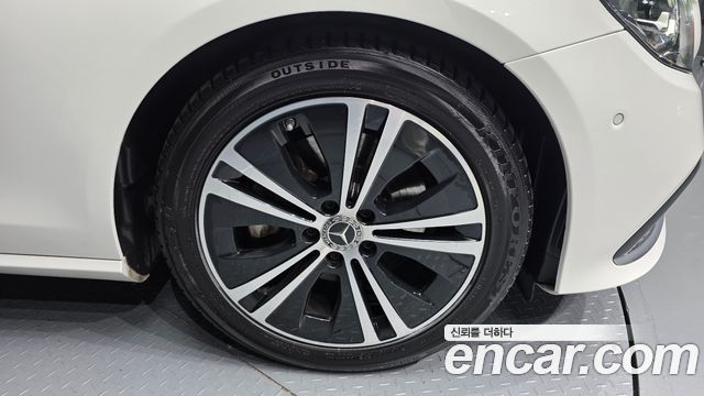 Mercedes-Benz E-Class 2022 — photo 7
