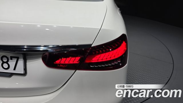 Mercedes-Benz E-Class 2022 — photo 9
