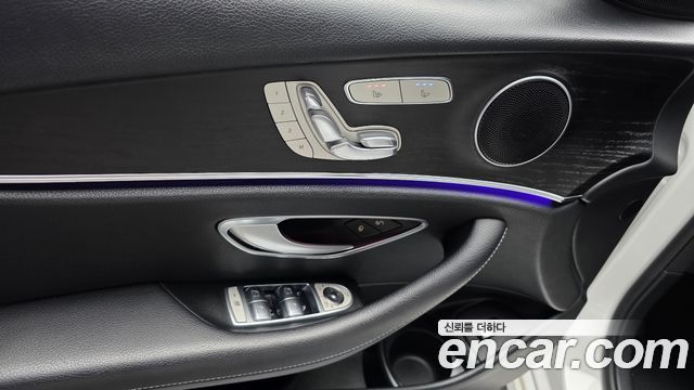 Mercedes-Benz E-Class 2022 — photo 27
