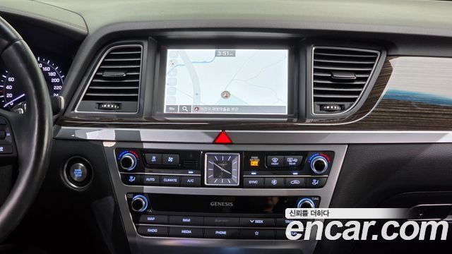 Genesis G80 2019 — photo 26