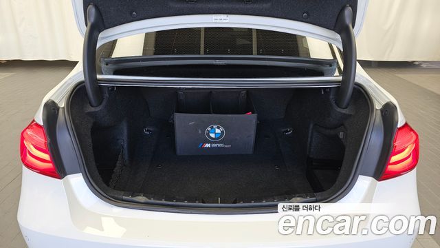 BMW 3-Series 2017 — photo 20