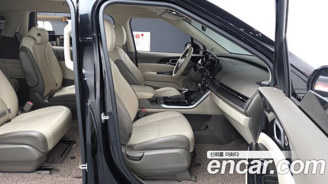 Kia Canival 2021 — photo 11