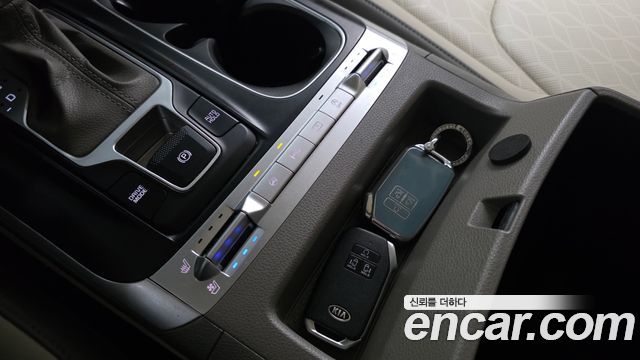 Kia Canival 2021 — photo 18