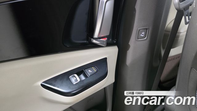 Kia Canival 2021 — photo 19