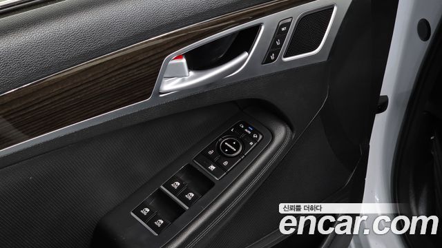 Genesis G80 2017 — photo 16