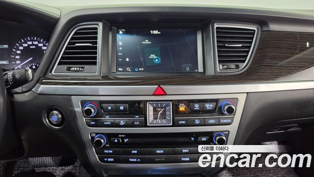 Genesis G80 2017 — photo 12