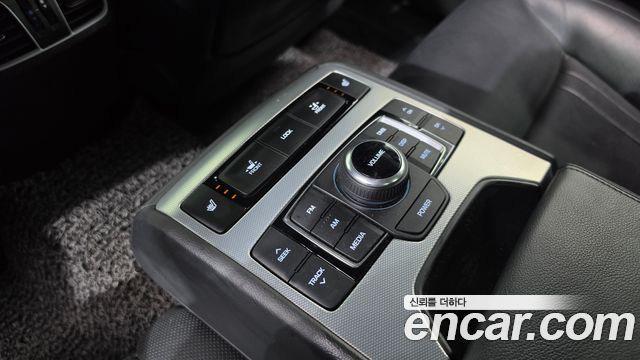 Genesis G80 2017 — photo 17