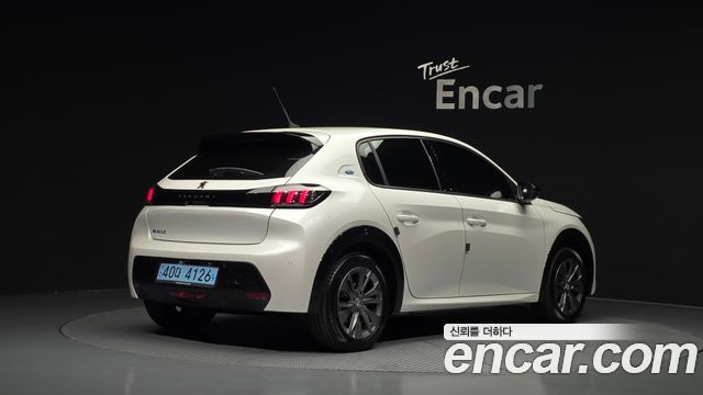 Peugeot 208 2022 — photo 2