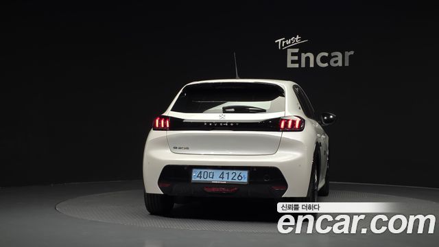 Peugeot 208 2022 — photo 4