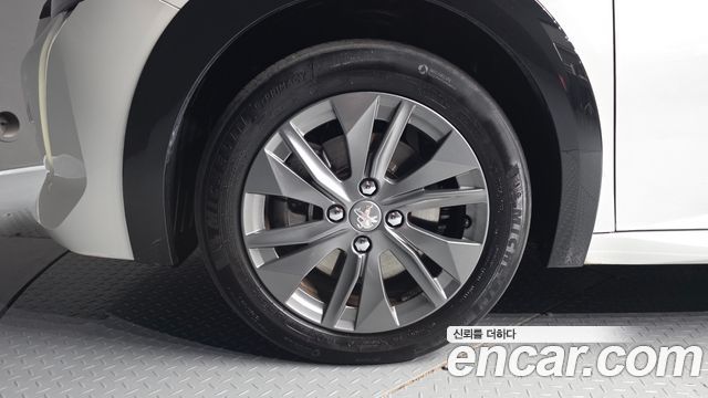 Peugeot 208 2022 — photo 5