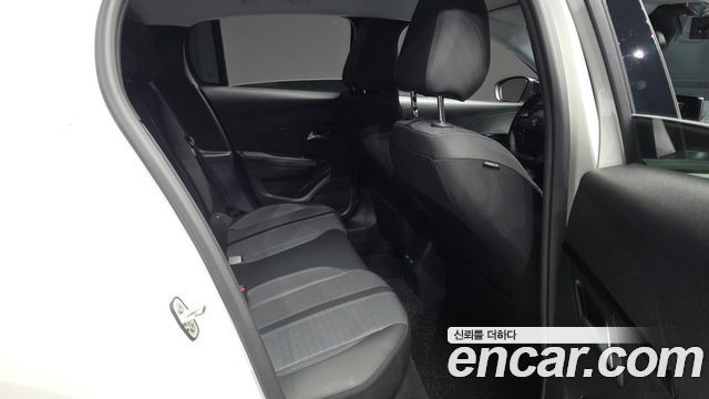 Peugeot 208 2022 — photo 18