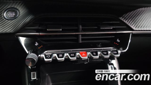 Peugeot 208 2022 — photo 23