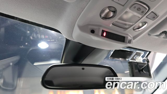 Peugeot 208 2022 — photo 24