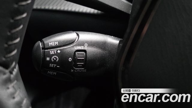Peugeot 208 2022 — photo 25