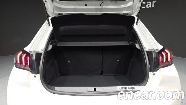 Peugeot 208 2022 — photo 26