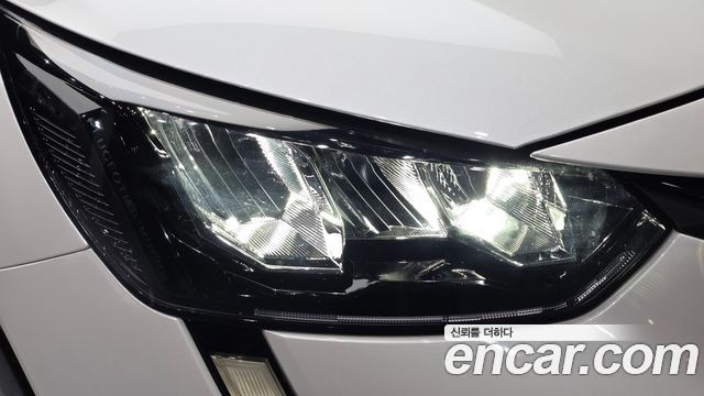 Peugeot 208 2022 — photo 8