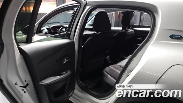 Peugeot 208 2022 — photo 16
