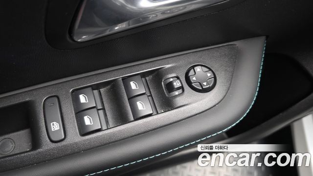 Peugeot 208 2022 — photo 30