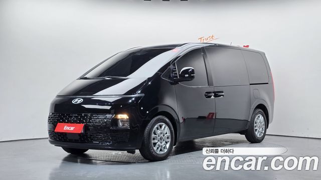 Hyundai Staria 2025 — photo 1