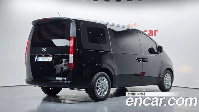 Hyundai Staria 2025 — photo 2